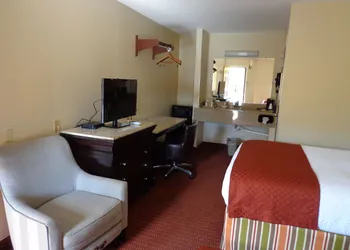 Economy Inn Express Warren hotel thumbnail 2