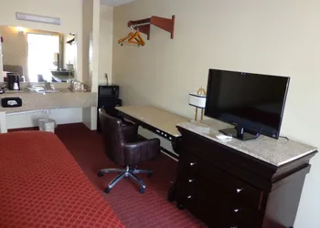 Economy Inn Express Warren hotel thumbnail 7