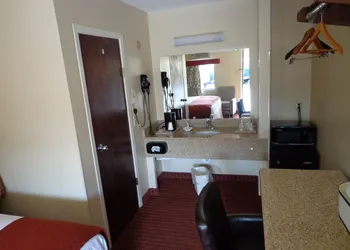 Economy Inn Express Warren hotel thumbnail 8