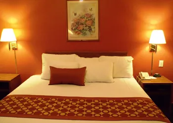 Americas Best Value Inn & Suites Nevada hotel thumbnail 5