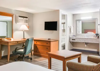 Americas Best Value Inn Lebanon, MO hotel thumbnail 5