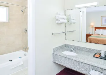 Americas Best Value Inn Lebanon, MO hotel thumbnail 8