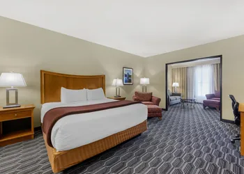 Best Western Plus Swiss Chalet Hotel & Suites hotel thumbnail 4