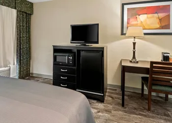 Quality Inn & Suites - Granbury hotel thumbnail 7