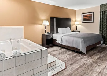 Quality Inn & Suites - Granbury hotel thumbnail 8