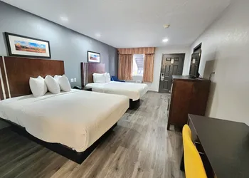 Days Inn & Suites by Wyndham Winnie hotel thumbnail 8
