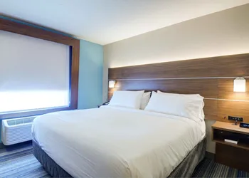 Holiday Inn Express & Suites - North Platte by IHG hotel thumbnail 2