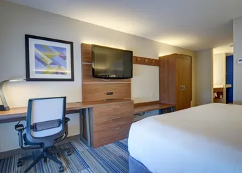 Holiday Inn Express & Suites - North Platte by IHG hotel thumbnail 3
