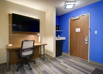 Holiday Inn Express & Suites - North Platte by IHG hotel thumbnail 4
