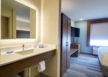 Holiday Inn Express & Suites - North Platte by IHG hotel thumbnail 8