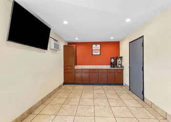 Econo Lodge Akron Copley Northwest hotel thumbnail 3