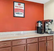 Econo Lodge Akron Copley Northwest hotel detail image 4