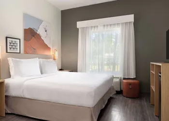 Spark by Hilton Savannah South I-95 hotel thumbnail 7