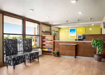 Days Inn by Wyndham Paris hotel thumbnail 3