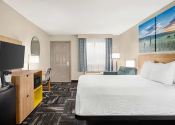 Days Inn by Wyndham Paris hotel thumbnail 5