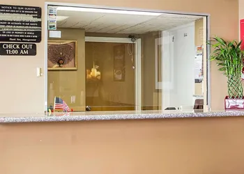 Econo Lodge Columbus West hotel thumbnail 2