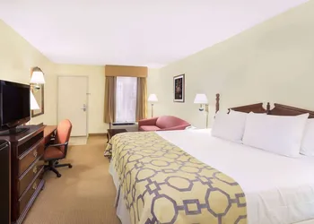Baymont by Wyndham Griffin hotel thumbnail 6