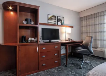 Courtyard by Marriott Charlotte Lake Norman hotel thumbnail 8