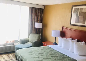 Quail Inn & Suites hotel thumbnail 2