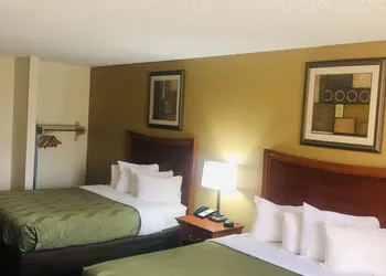 Quail Inn & Suites hotel thumbnail 4