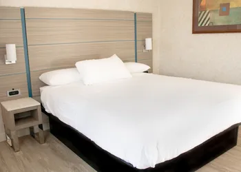 Discovery Inn hotel thumbnail 7