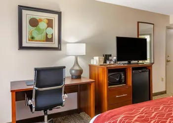 Comfort Inn Greensboro - Kernersville hotel thumbnail 5