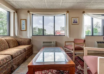 Econo Lodge Dewitt I-90 hotel thumbnail 3