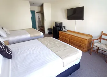Amish Inn hotel thumbnail 3