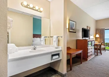 Beachfront Hotel hotel thumbnail 8