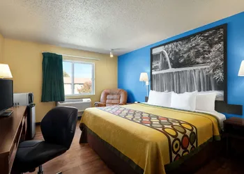Super 8 by Wyndham Waco University Area hotel thumbnail 7