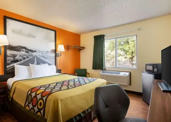 Super 8 by Wyndham Waco University Area hotel thumbnail 8