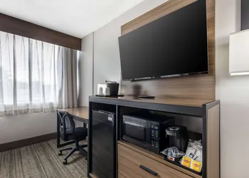 Best Western Plus Laurel hotel thumbnail 6