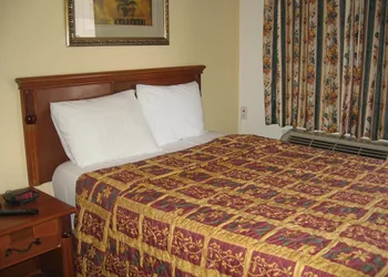 Tower Motel Long Beach hotel thumbnail 8
