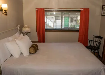 The Burgundy hotel thumbnail 4