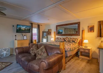 The Burgundy hotel thumbnail 8