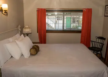 The Burgundy hotel thumbnail 4