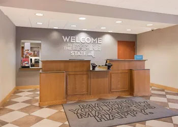 Hampton Inn & Suites Plattsburgh hotel thumbnail 5