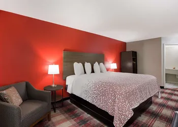 SureStay Hotel by Best Western Higginsville hotel thumbnail 5