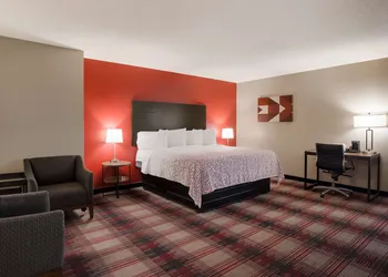 SureStay Hotel by Best Western Higginsville hotel thumbnail 7