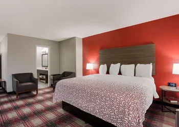SureStay Hotel by Best Western Higginsville hotel thumbnail 8