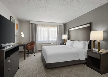 Holiday Inn & Suites Albuquerque Airport by IHG hotel thumbnail 6