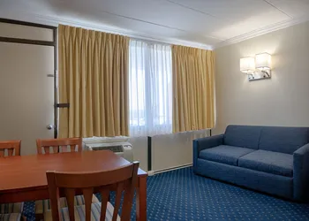 The Spinnaker Hotel hotel thumbnail 3