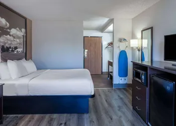 Super 8 by Wyndham Wausau hotel thumbnail 4