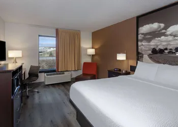 Super 8 by Wyndham Wausau hotel thumbnail 5