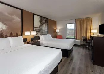 Super 8 by Wyndham Wausau hotel thumbnail 8