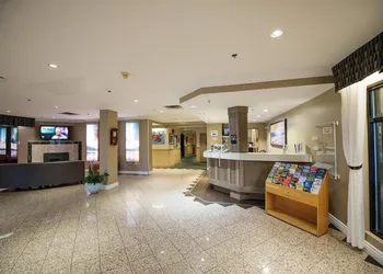Harrison Lake Hotel hotel thumbnail 5