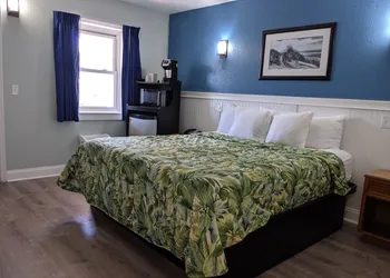 Colonial Inn Motel hotel thumbnail 8