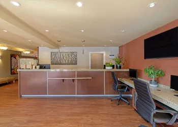 Best Western Plus Emerald Isle Hotel hotel thumbnail 3