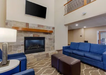 Comfort Suites Johnson Creek Conference Center hotel thumbnail 5