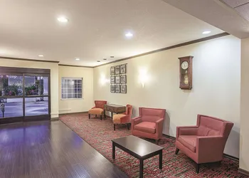La Quinta Inn & Suites by Wyndham Davis hotel thumbnail 4